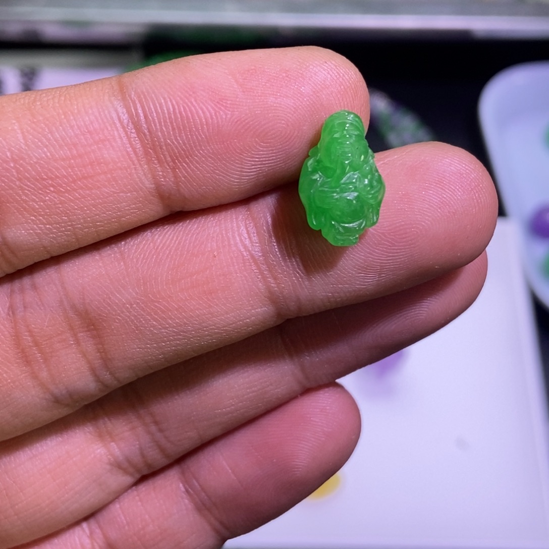 翡翠未镶嵌颈饰吊坠