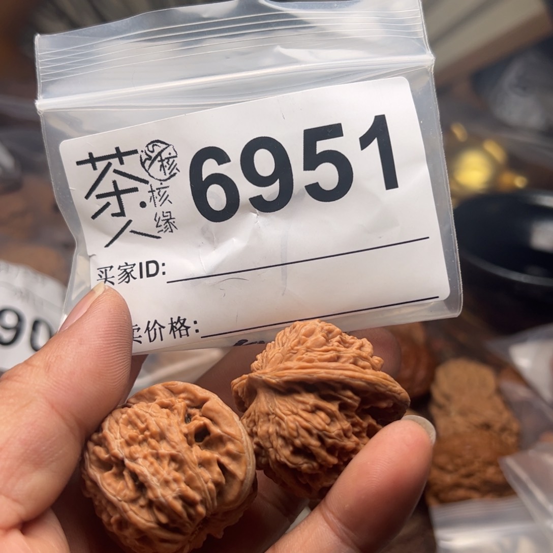 【闪购商品】文玩核桃吊坠今天