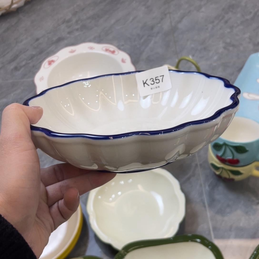 陶瓷微瑕餐具介意勿拍，满18飞！