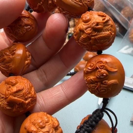 橄榄核吊坠雕刻工艺