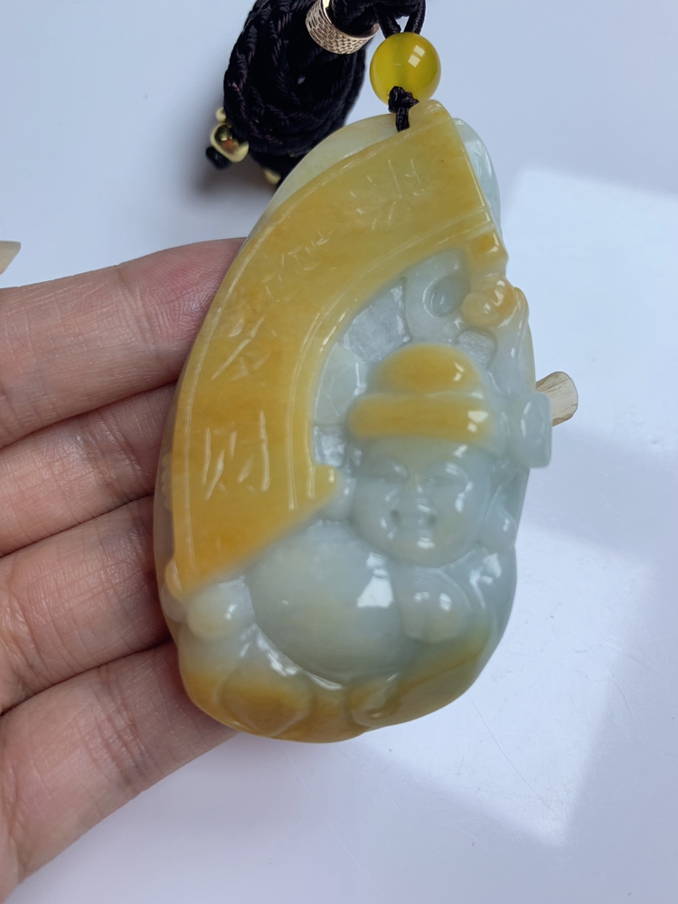 天然翡翠A货三彩财爷人物吊坠一件