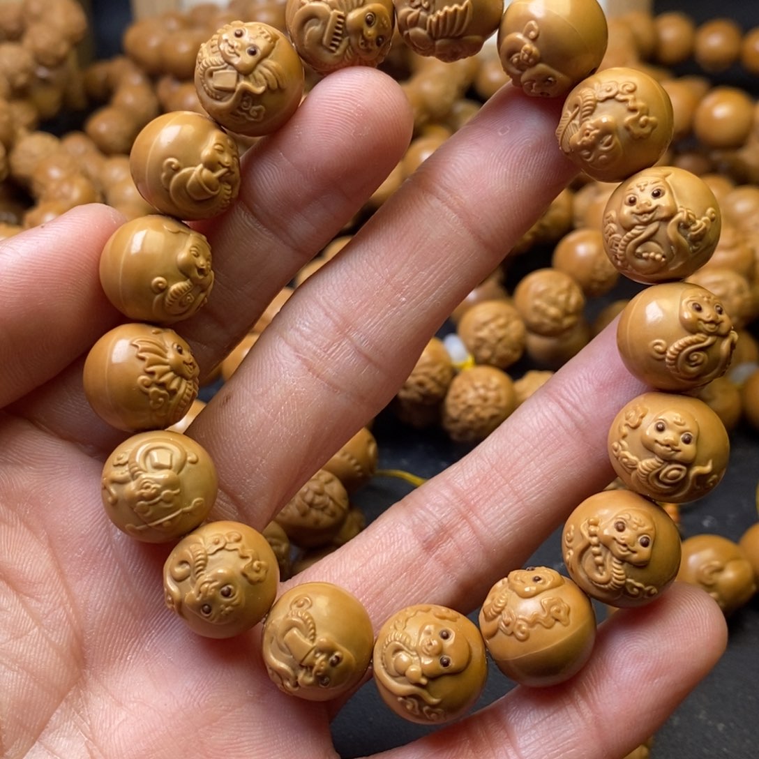 猴头核桃吊坠金蛇送福