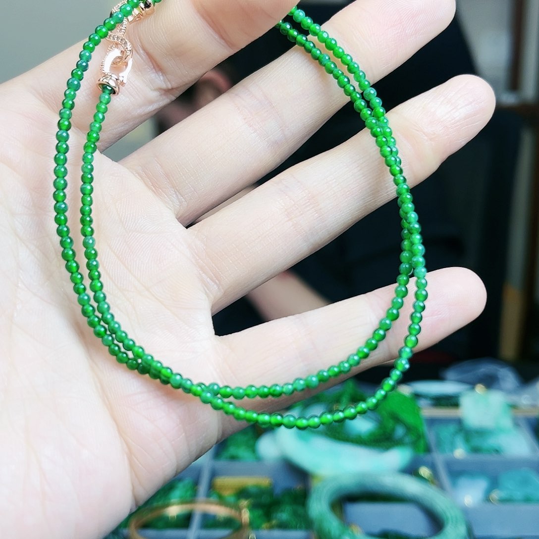 翡翠颈饰未镶嵌项链