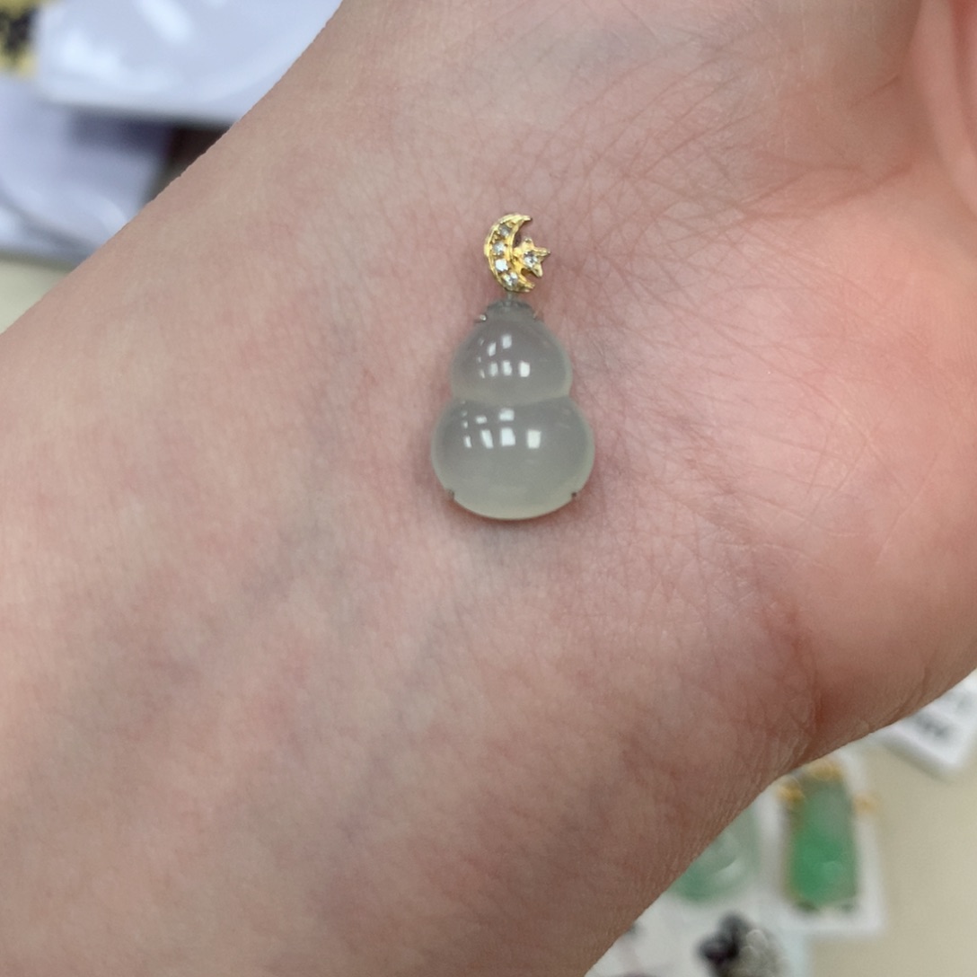 翡翠颈饰18K金镶嵌葫芦