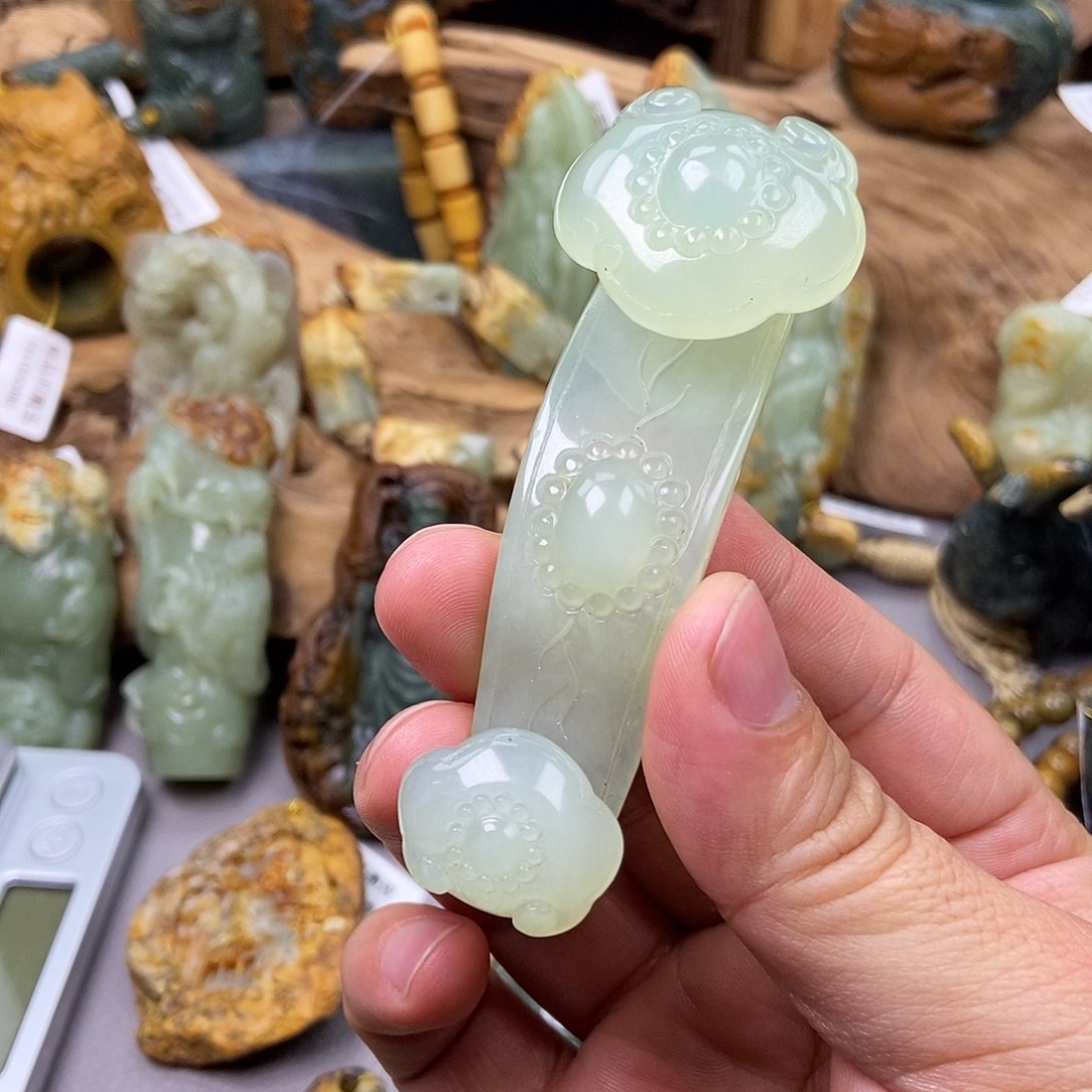 蛇纹石玉把件合金