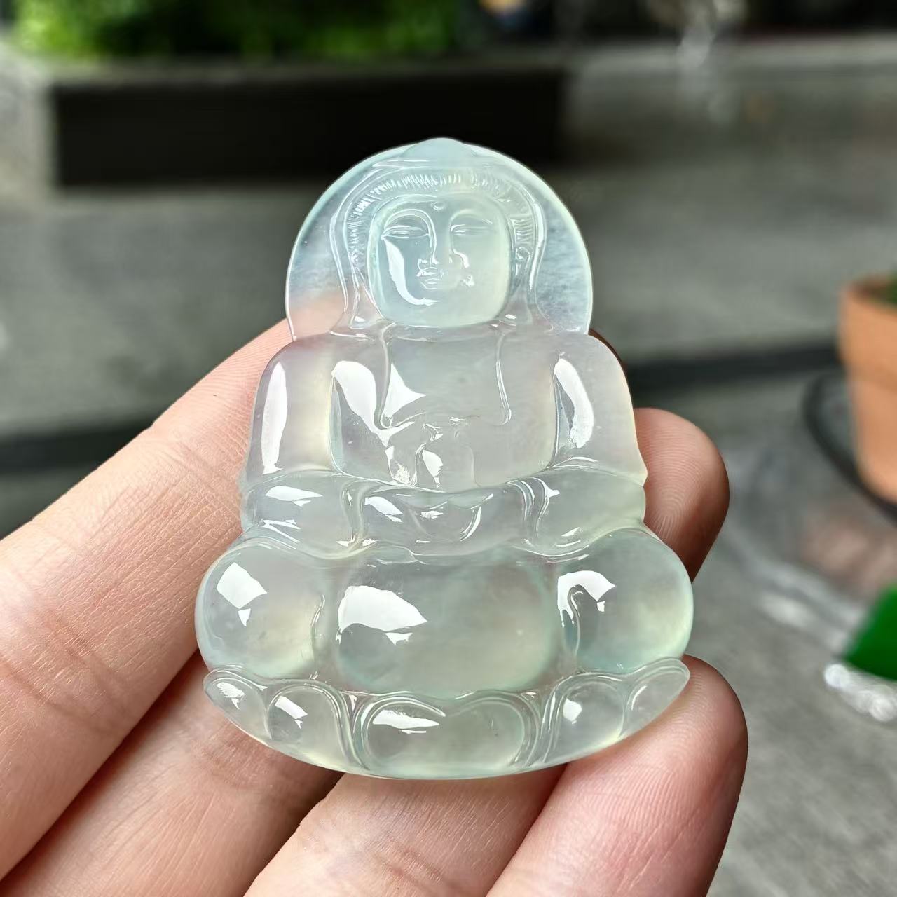 天然a货缅甸翡翠自然光尺寸53.8/36.7/5.2，高冰蓝底正装观音吊坠