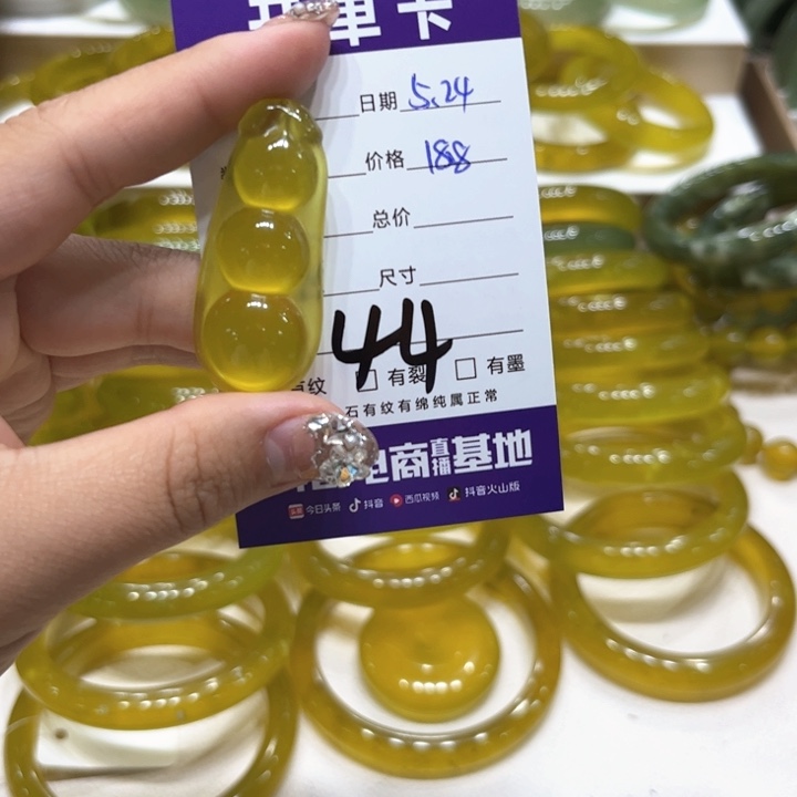 岫玉未镶嵌颈饰大**橙