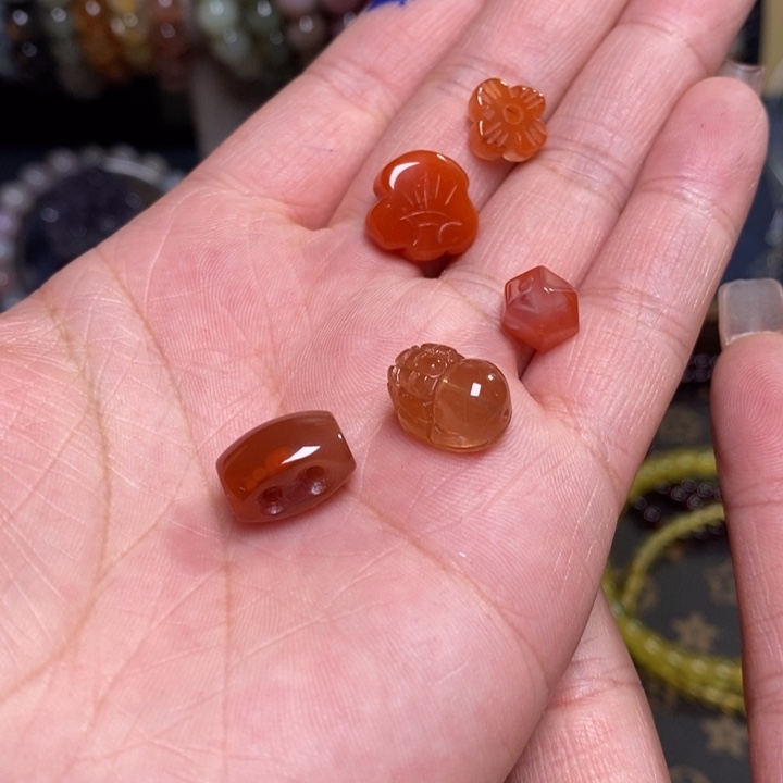 南红玛瑙配饰未镶嵌