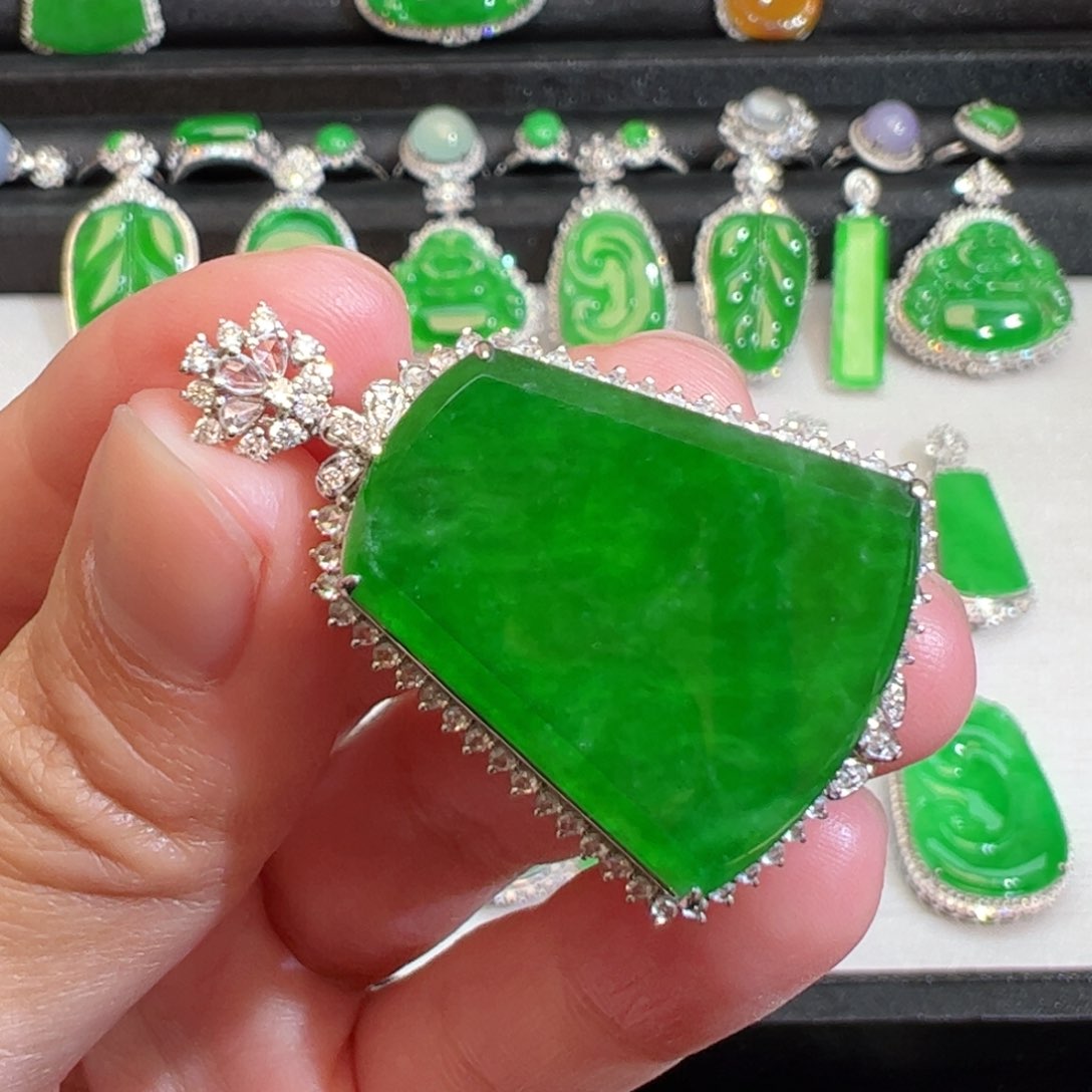 翡翠吊坠(不含链)18K金镶嵌