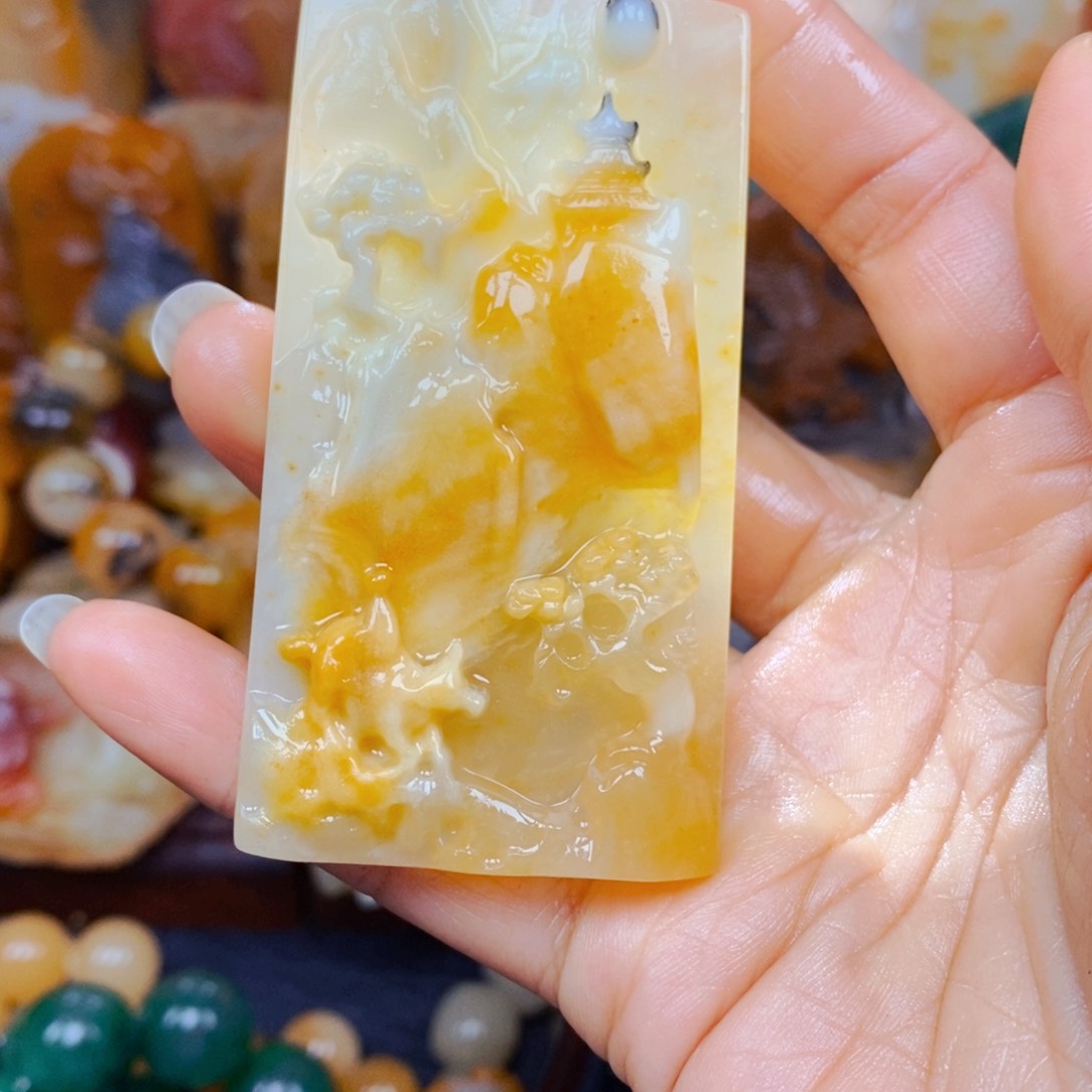 石英质玉（黄龙玉）颈饰未镶嵌