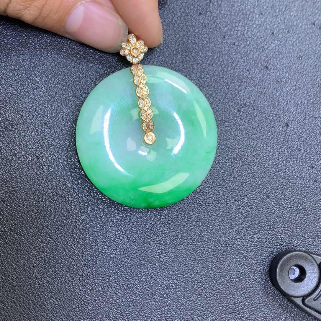 翡翠颈饰18K金镶嵌翡翠