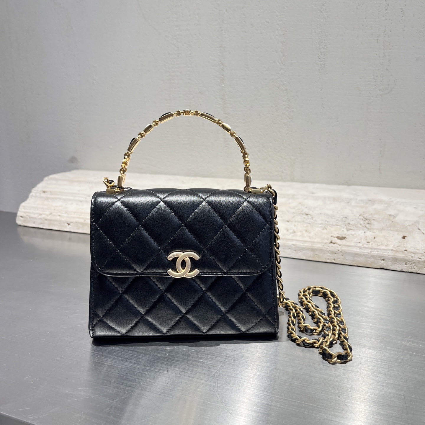 99新 Chanel/香奈儿 二手 22b 珐琅手柄 黑金 Kelly链条包 新镭射