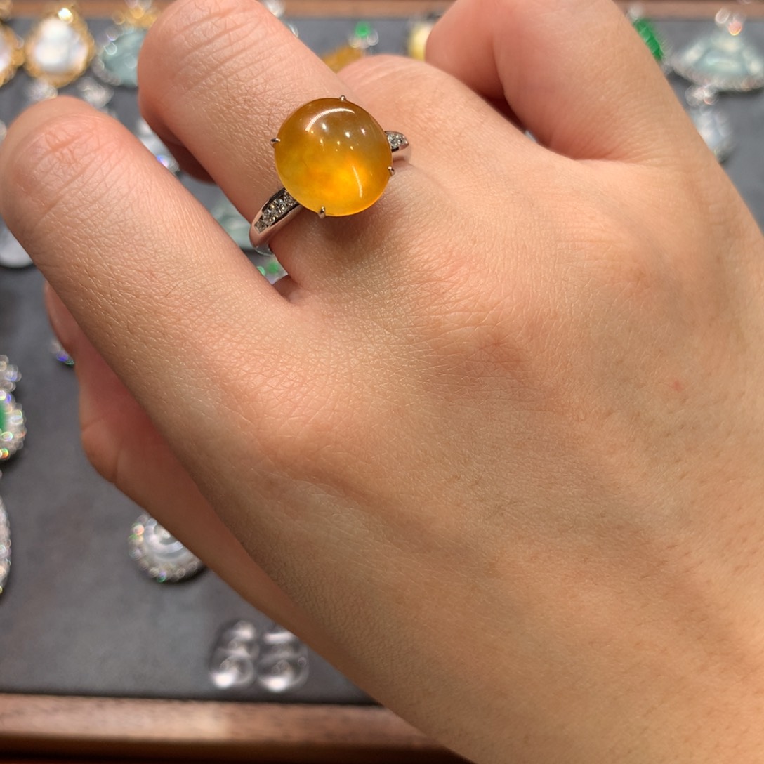 翡翠戒指18K金镶嵌戒指