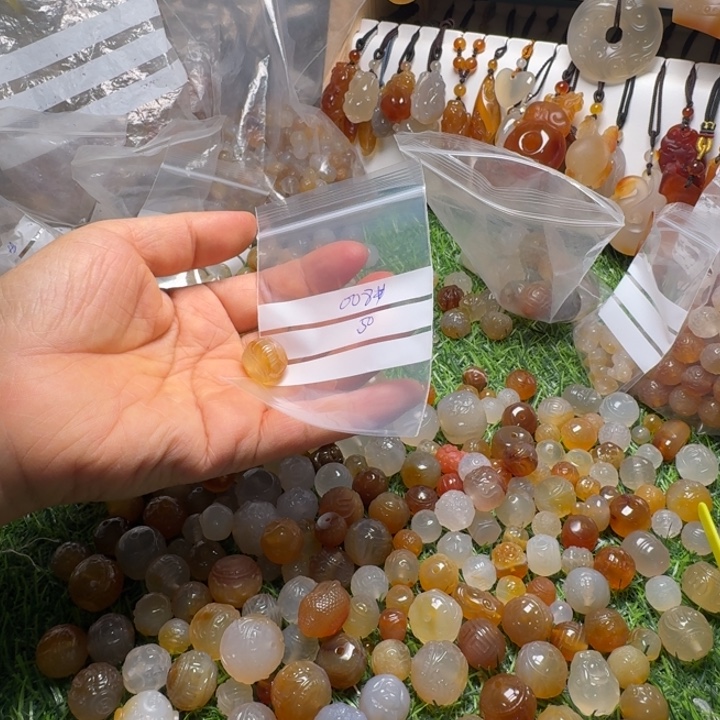 子***清玛瑙/玉髓未镶嵌颈饰