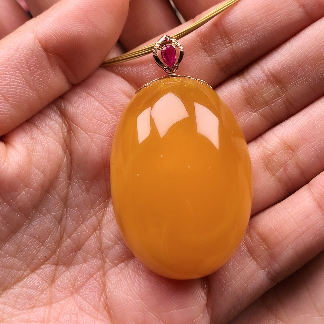 蜜蜡颈饰18K金镶嵌爱****）吊坠