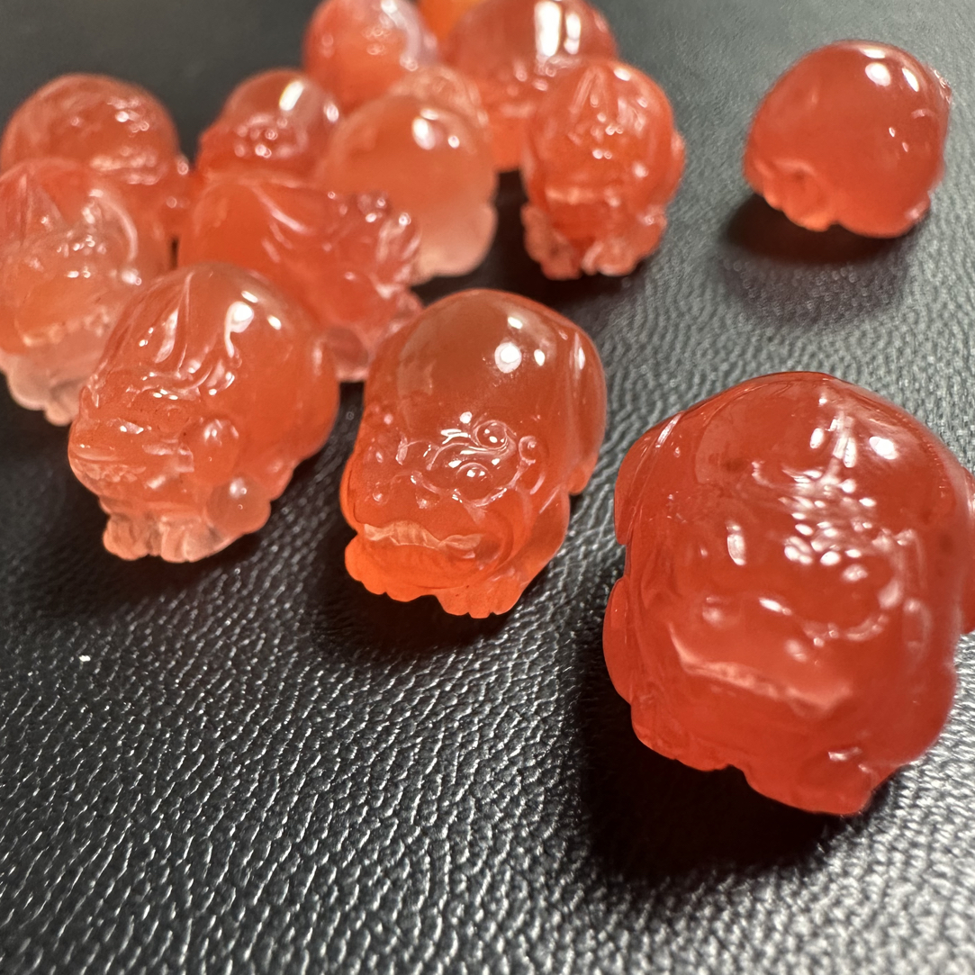 天然南红冰红级貔貅