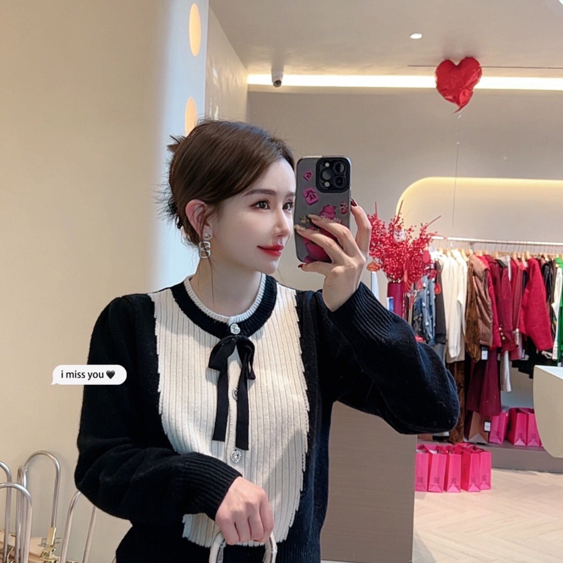 蝴蝶结黑白拼接打底衫