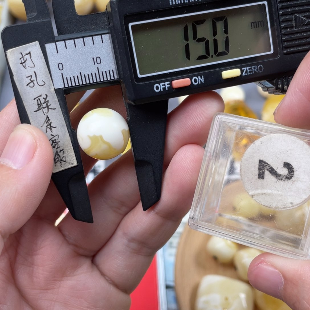 蜜蜡珠宝奇石未镶嵌