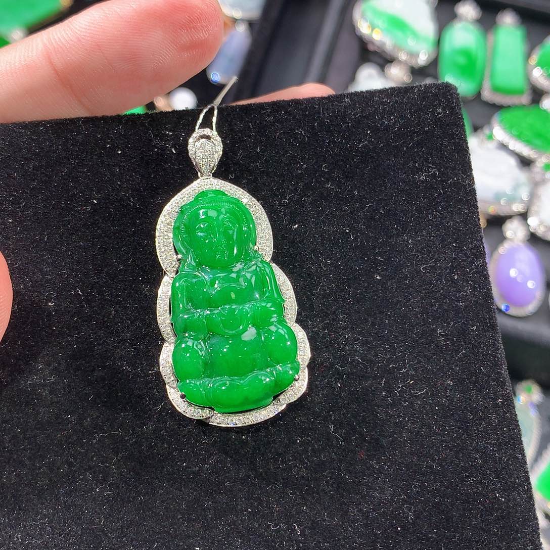 翡翠18K金镶嵌颈饰