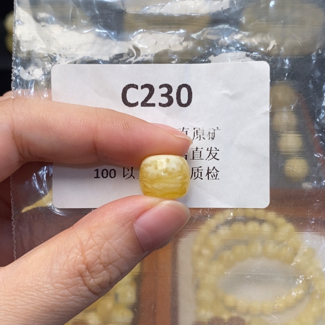 胖***哥蜜蜡未镶嵌珠宝奇石