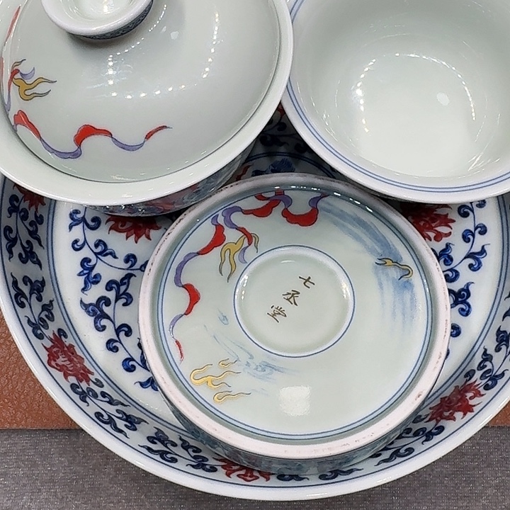 S***e景德镇市和上海浦东新区釉里红