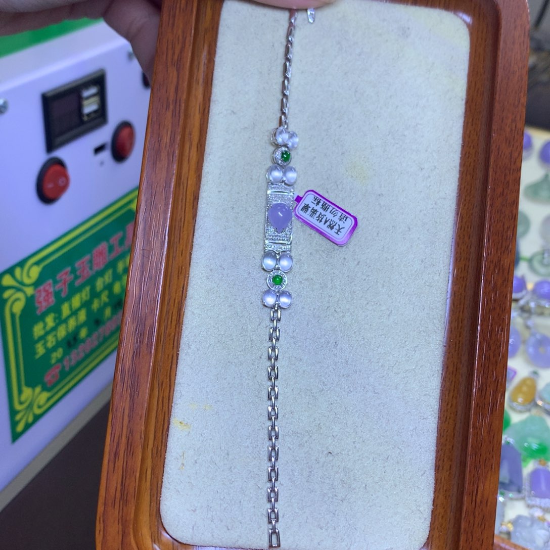 翡翠18K金镶嵌颈饰翡翠