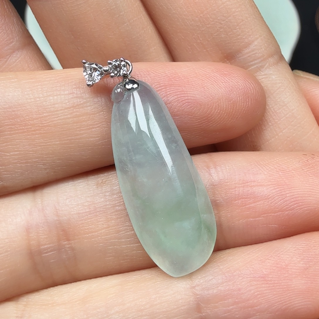 翡翠18K金镶嵌颈饰瓜