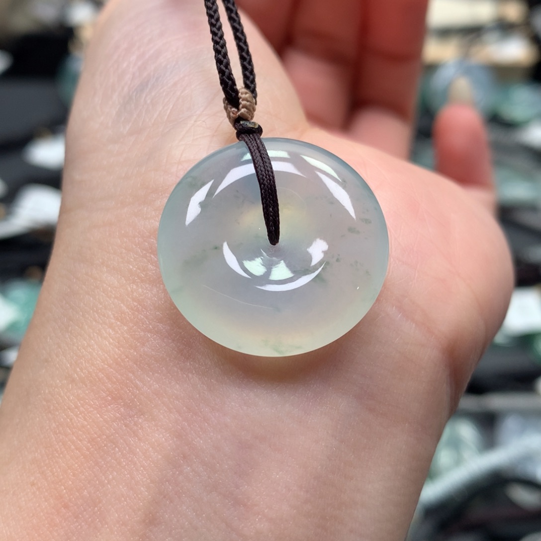 翡翠颈饰未镶嵌扣子