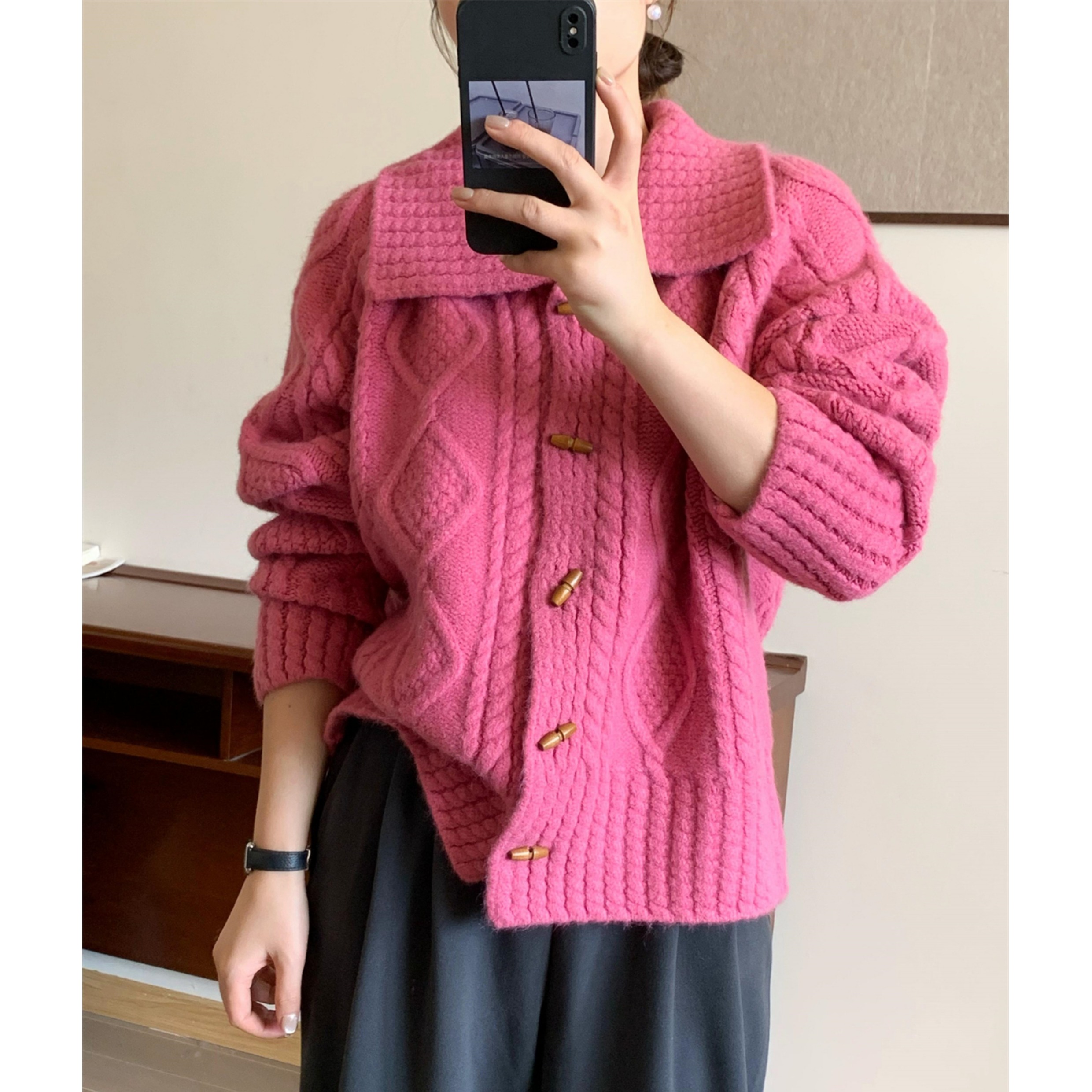 韩国加厚麻花针织开衫女春秋新款减龄洋气牛角扣翻领甜美毛衣外套