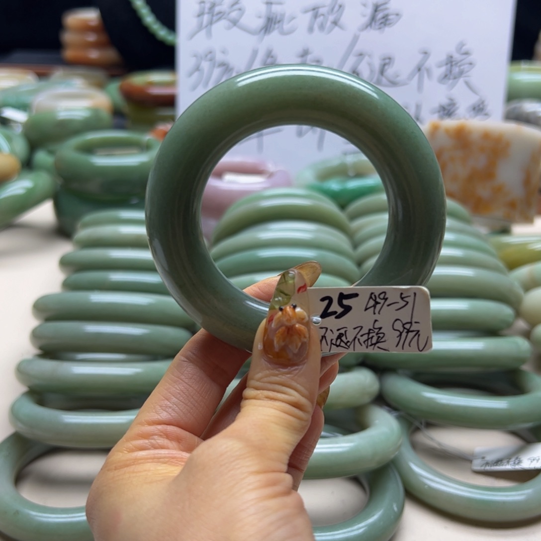 未镶嵌手镯石英岩玉