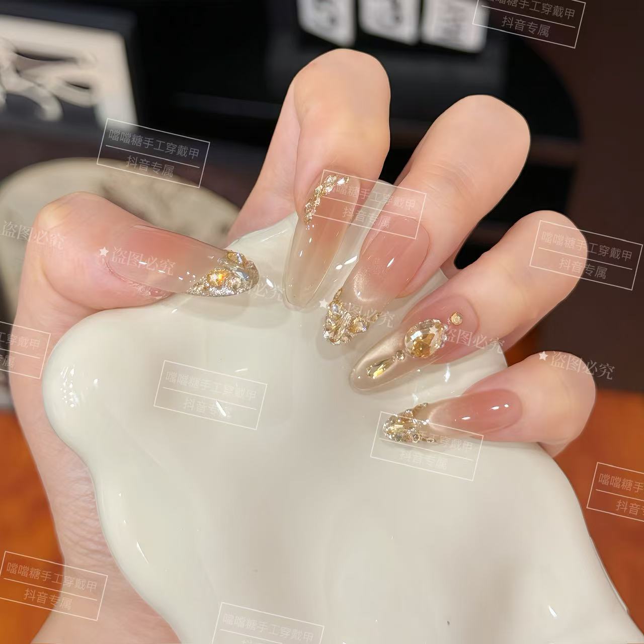 如愿 手工穿戴甲镶钻香槟金微笑猫眼显白光疗美甲可拆卸穿戴甲