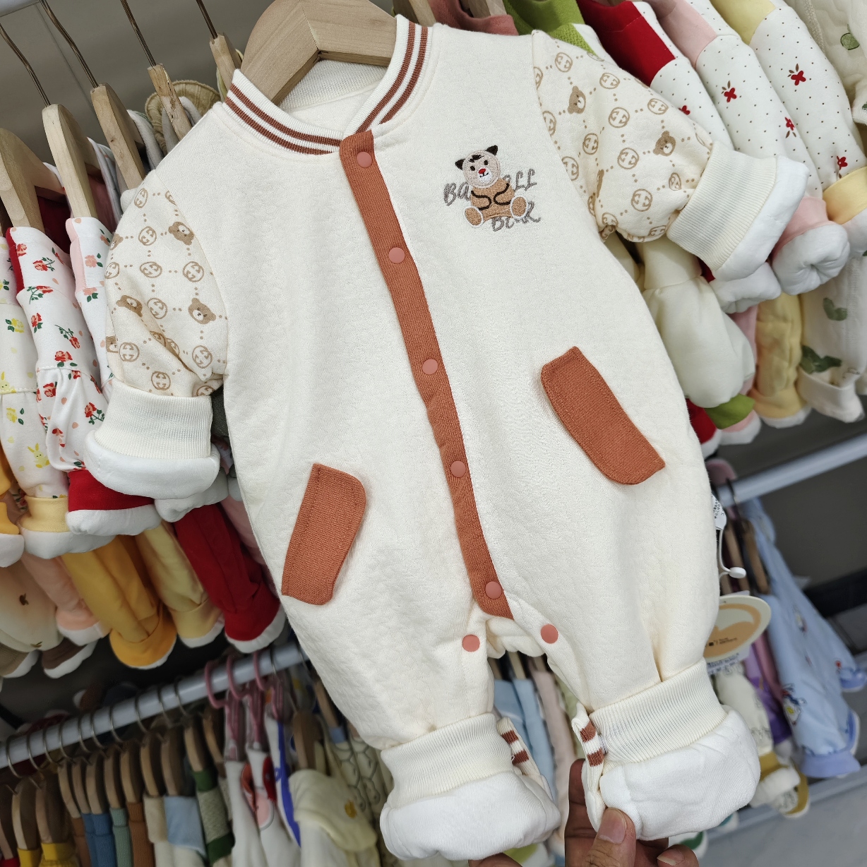 新生儿连体衣加厚春秋冬夹棉婴儿蝴蝶衣0-3个月可爱小熊宝宝冬季