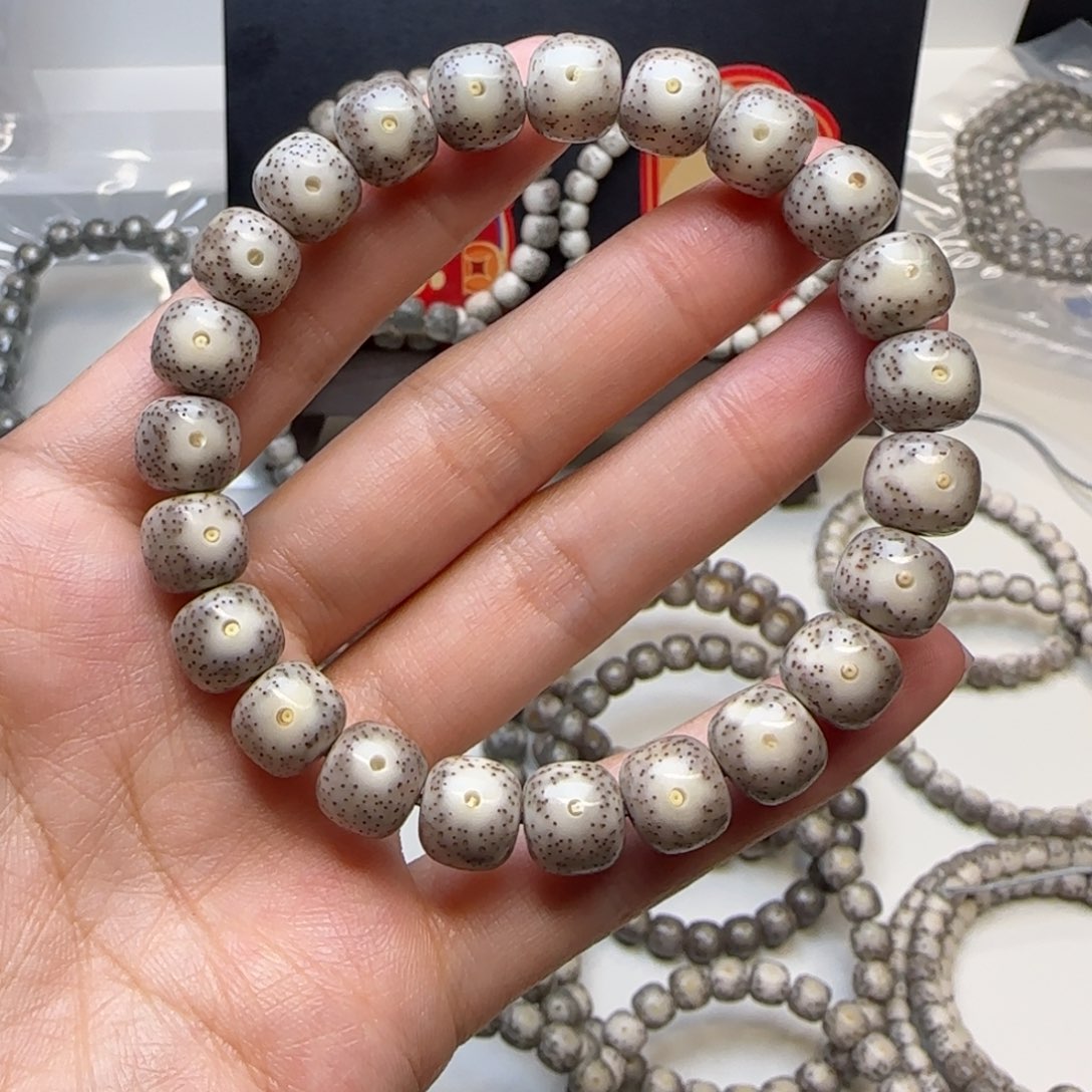 星月菩提手串胡*闹石玉糯冰黄金瞳针尖星10×9