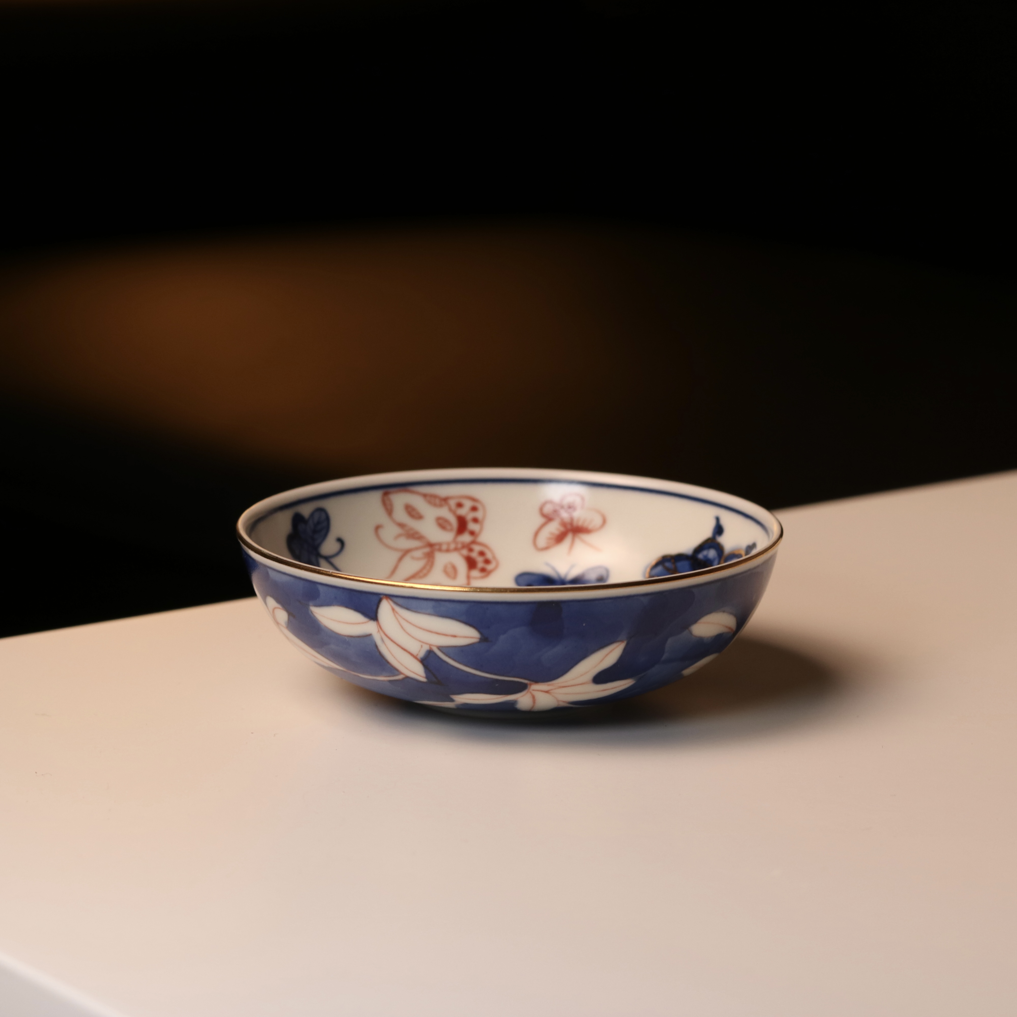 雨溪山房 景德镇手绘青红蝴蝶蓝地百合普洱杯茶杯主人杯 100cc