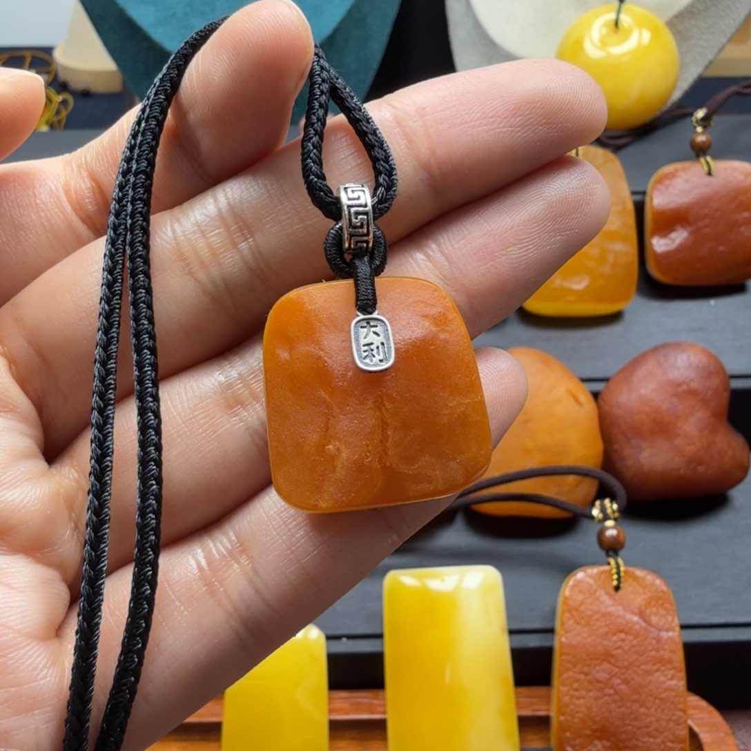 琥珀吊坠(赠链)未镶嵌