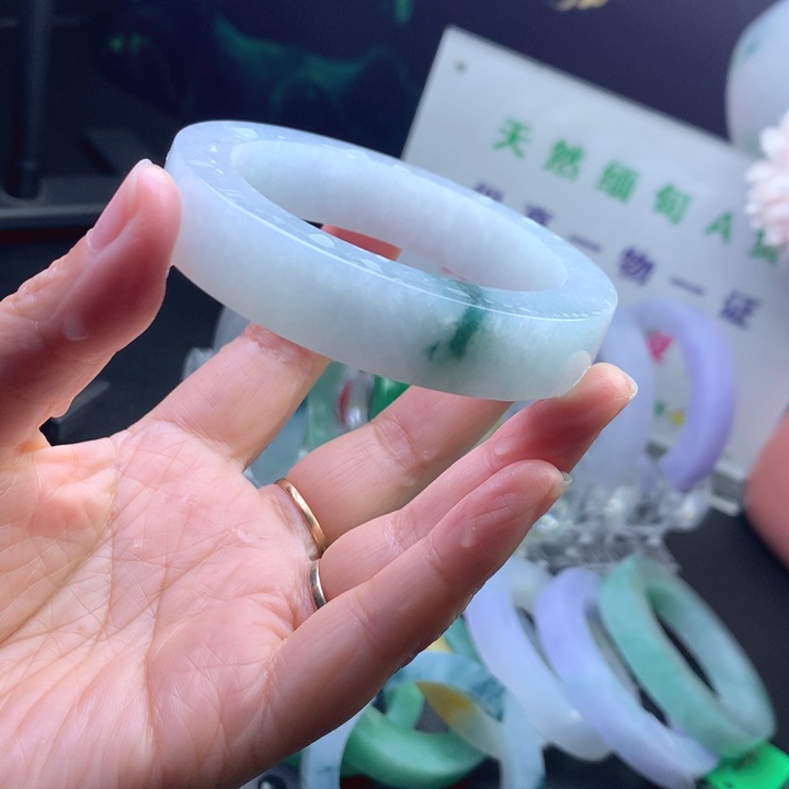 未镶嵌翡翠手镯定制翡翠