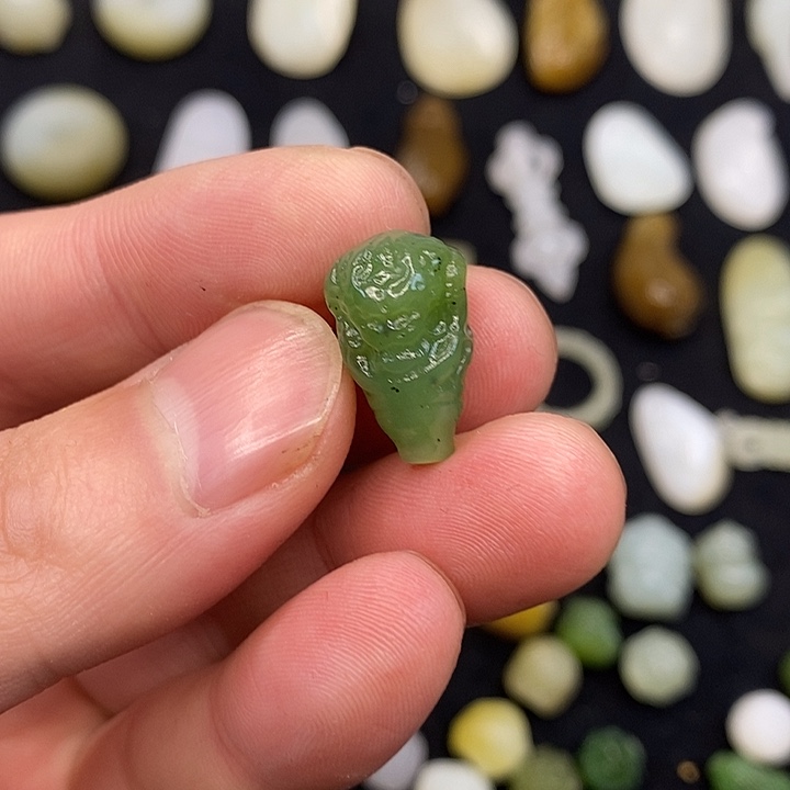 和田玉颈饰未镶嵌被****天