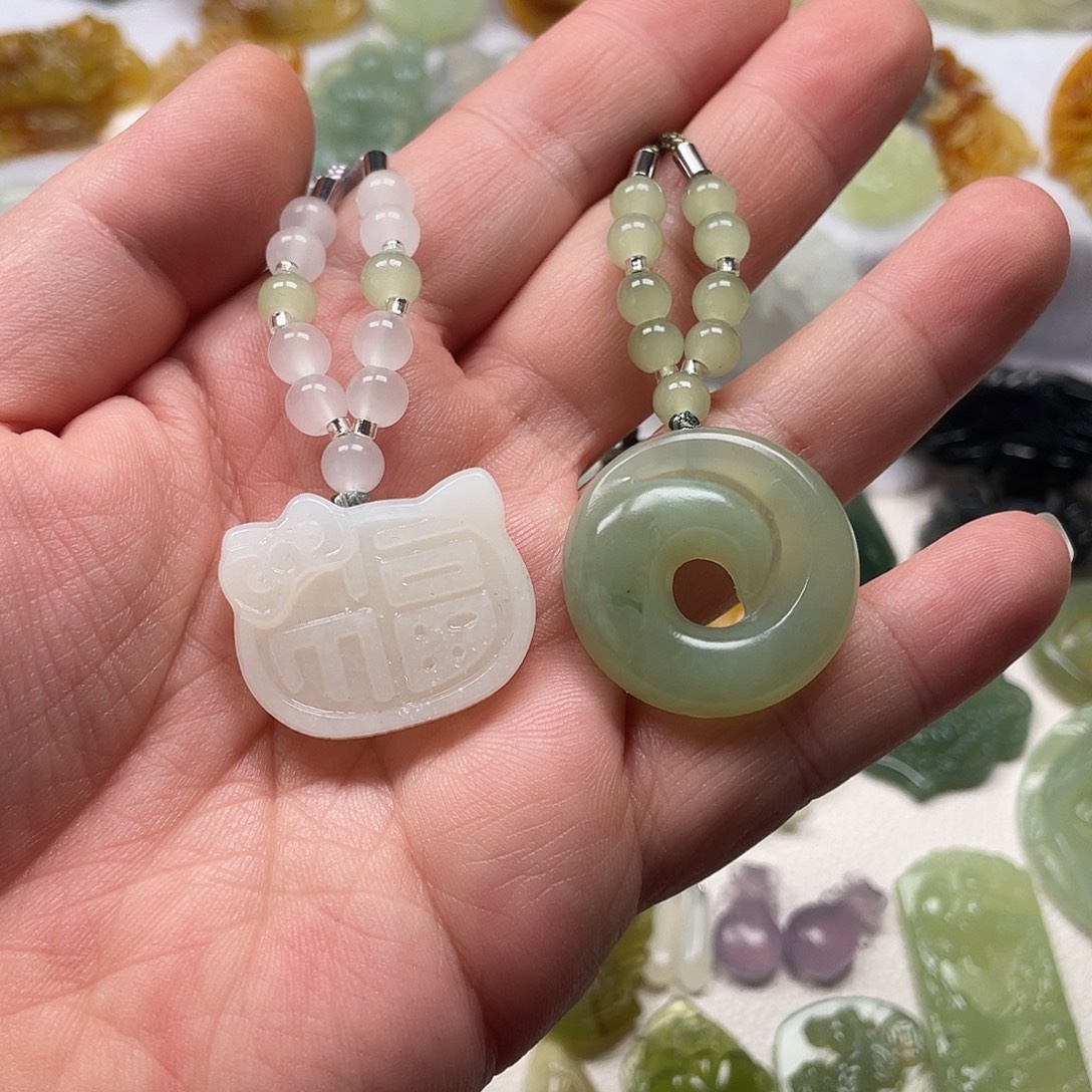 蛇纹石玉未镶嵌颈饰