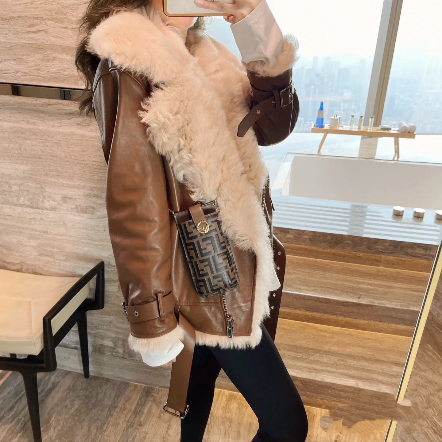 95新 FENDI/芬迪 御古屋/99683/手机斜挎包