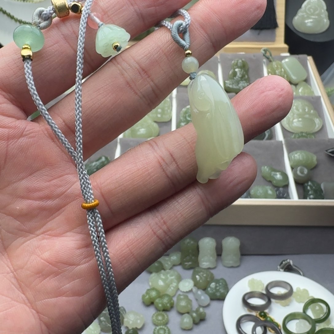 和田玉颈饰未镶嵌