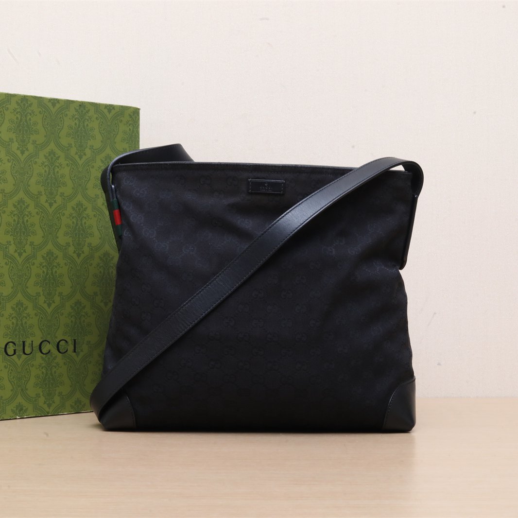 95新 GUCCI/古驰 攀攀 黑色 帆布 银扣 双G 老花 邮差包 斜挎包