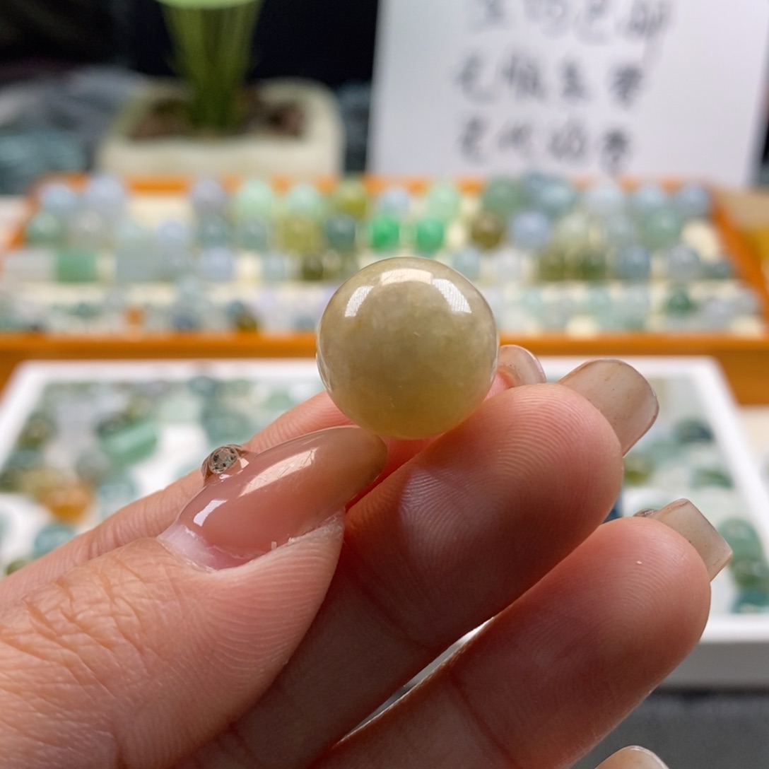翡翠散珠天然翡翠15.1，有晶体