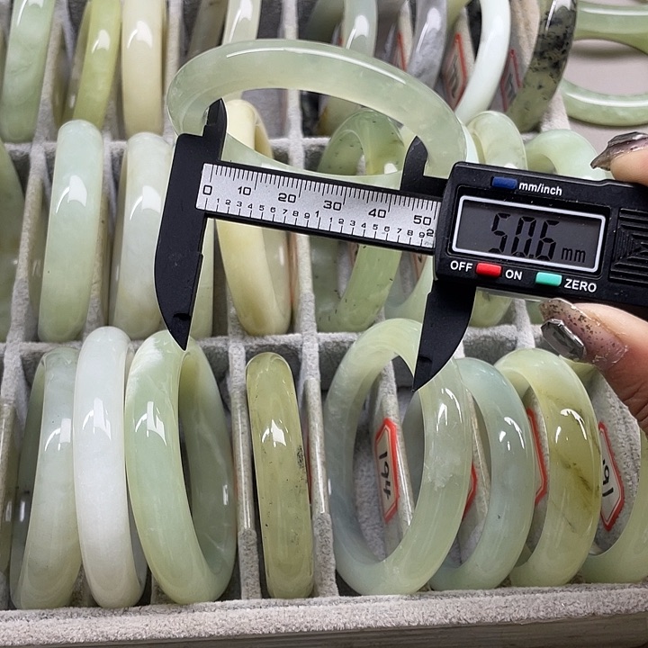 蛇纹石玉未镶嵌手镯175