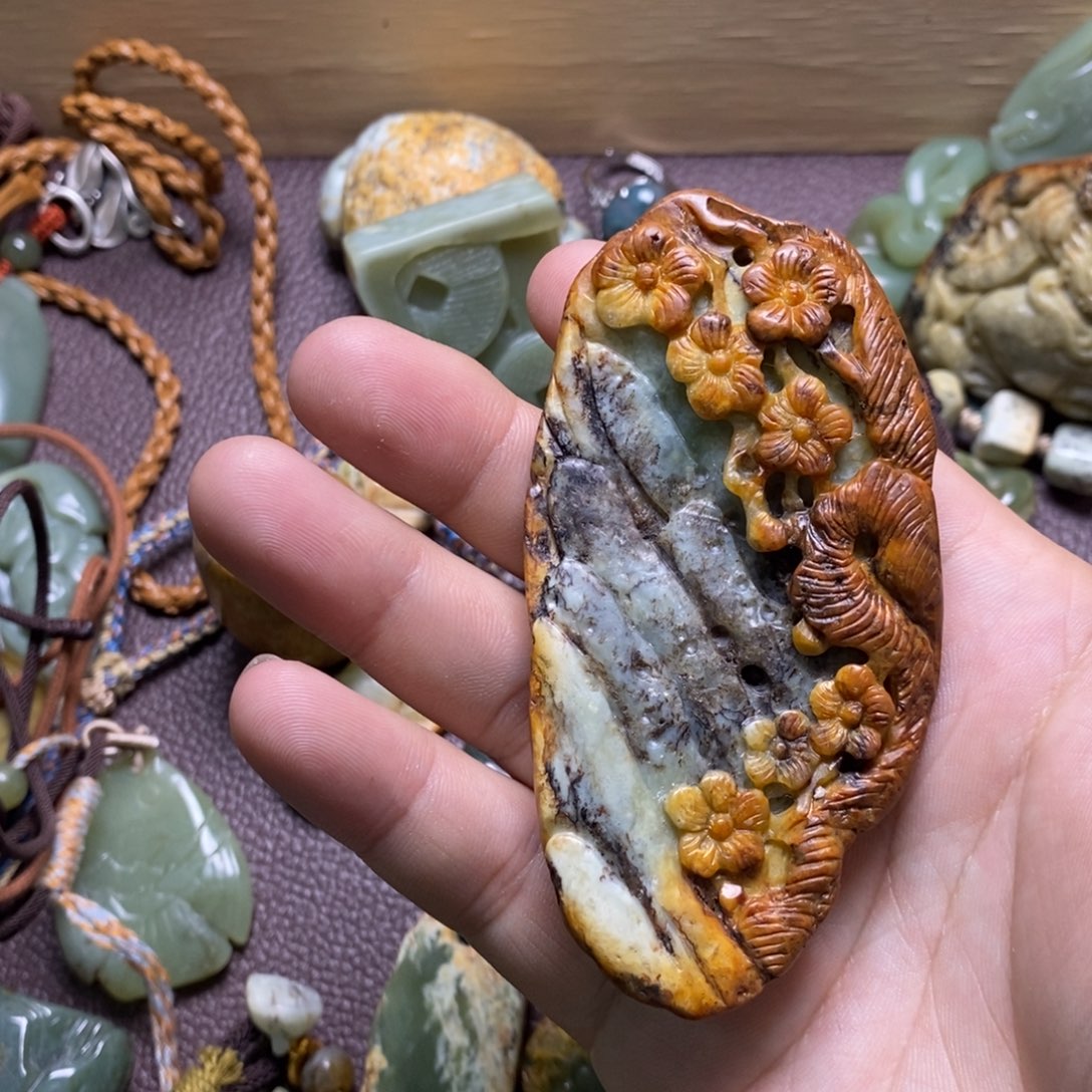 岫岩河磨玉（透闪石质玉）无未镶嵌赵*子