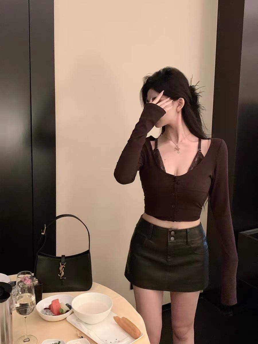 （49.9-99.9）纯欲风T恤辣妹通勤包臀针织修身V领静奢风法式百搭