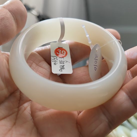 黑***子和田玉未镶嵌手镯