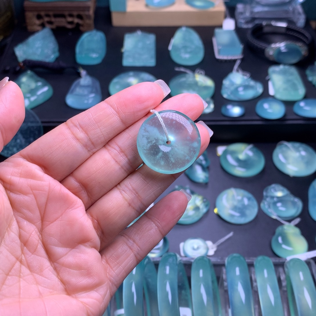 蛇纹石玉吊坠未镶嵌