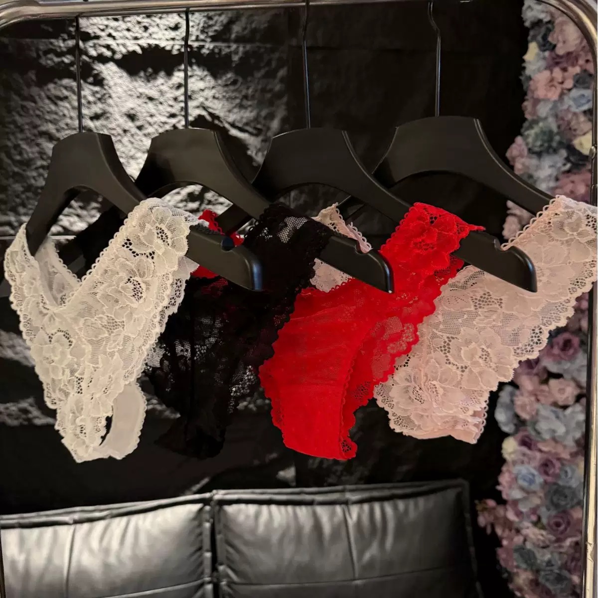 「夜阑心事」2025定制款女士内裤黑白红粉色随机发一条