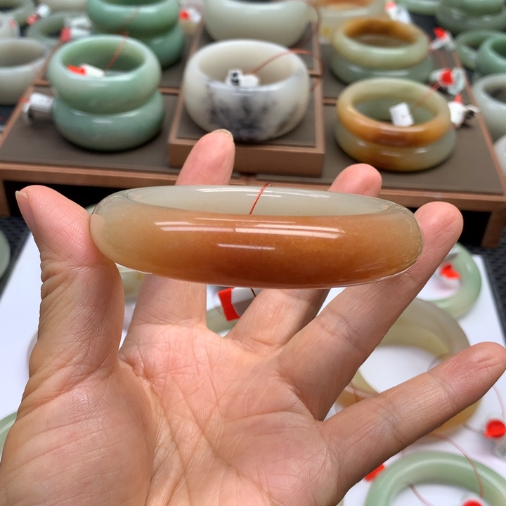 石英质玉手镯未镶嵌草*?