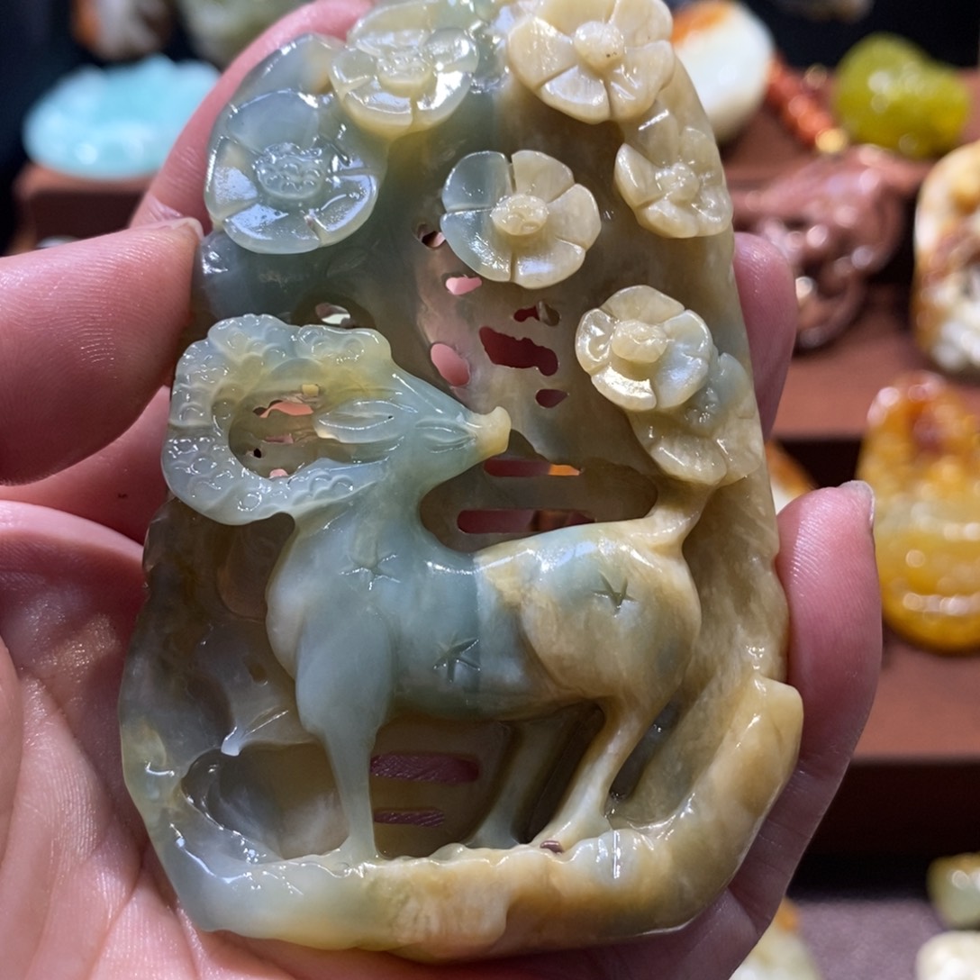 蛇纹石玉颈饰未镶嵌